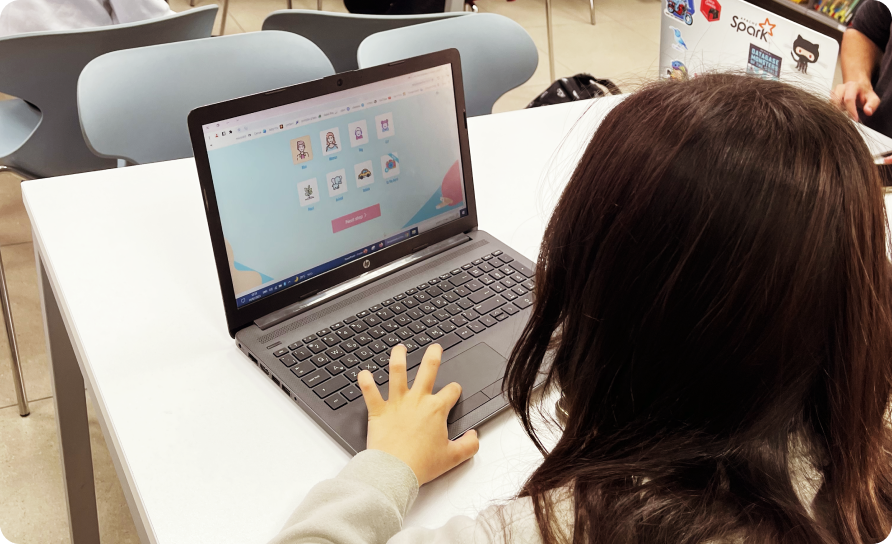 Female student using Storywizard